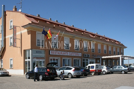 Hotel restaurante en venta. Valladolid. Siete Iglesias de Trabancos.