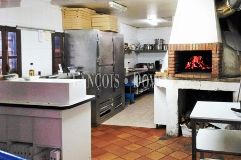 Pontevedra. Venta restaurante con singular vivienda. Ria de Vigo. Cangas Do Morrazo.