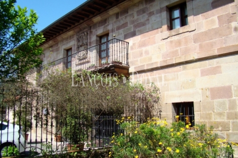 Cantabria. Casa palacio en venta actualmente hotel con encanto. Treceño.