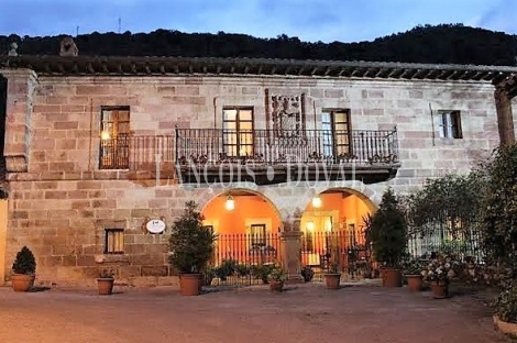 Cantabria. Casa palacio en venta actualmente hotel con encanto. Treceño.