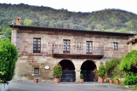 Cantabria. Casa palacio en venta actualmente hotel con encanto. Treceño.