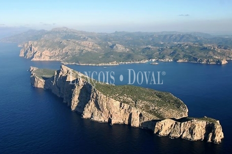 Mallorca Andratx. Venta finca de caza. Primera línea de mar enfrente Isla Dragonera.