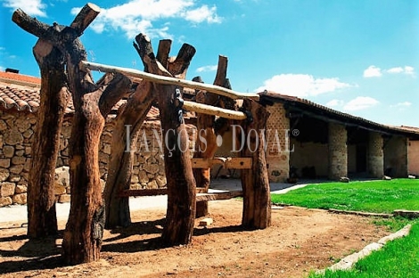 Museo y antigua casa de labranza en alquiler para rodajes y publicidad. Salamanca.