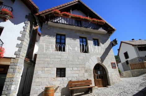 Navarra. Hotel rural en venta junto a la Selva De Irati. Ezcároz.