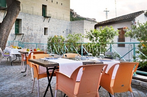 Restaurante en venta. Sagunto. Junto teatro romano.