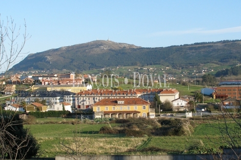 Cantabria. Edificio dotacional en venta. Antigua estación ferrocarril de Bóo Guarnizo.