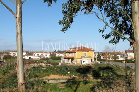 Cantabria. Edificio dotacional en venta. Antigua estación ferrocarril de Bóo Guarnizo.