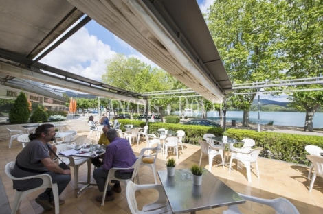 Banyoles. Hotel en venta a orillas del lago.