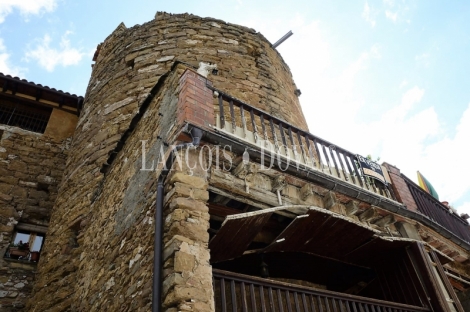 Torreón medieval en venta. Talarn. Lleida. Edificio histórico Ideal alojamiento rural.