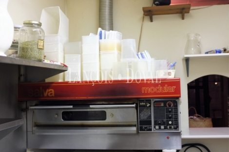 Ponts. Alquiler restaurante pizzeria con vivienda. Lleida traspaso de negocios