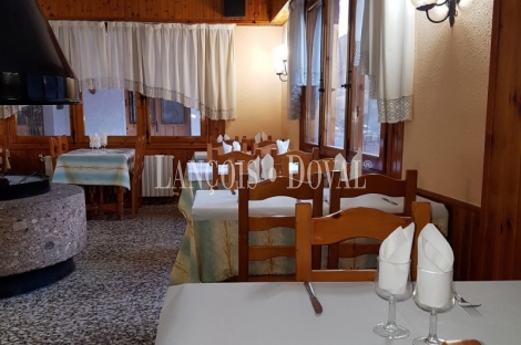 Huesca. Hostal y restaurante con vivienda en venta. Benabarre. Pilzán.