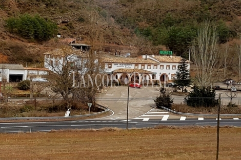 Huesca. Hostal y restaurante con vivienda en venta. Benabarre. Pilzán.