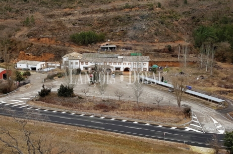 Huesca. Hostal y restaurante con vivienda en venta. Benabarre. Pilzán.