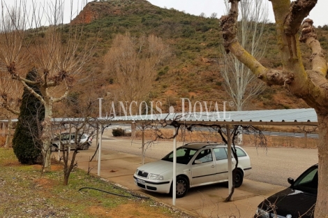 Huesca. Hostal y restaurante con vivienda en venta. Benabarre. Pilzán.