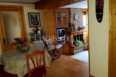 Huesca. Hostal y restaurante con vivienda en venta. Benabarre. Pilzán.