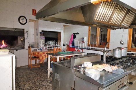 Huesca. Hostal y restaurante con vivienda en venta. Benabarre. Pilzán.