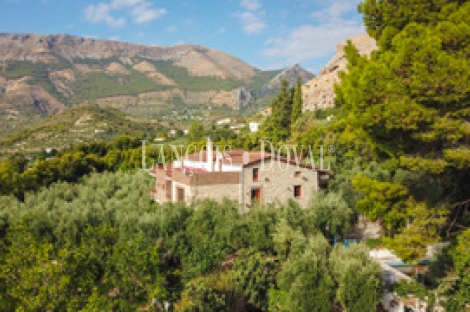 Jaén. Finca olivar en venta. Ideal eventos y hotel rural con encanto.