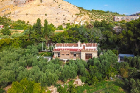 Jaén. Finca olivar en venta. Ideal eventos y hotel rural con encanto.