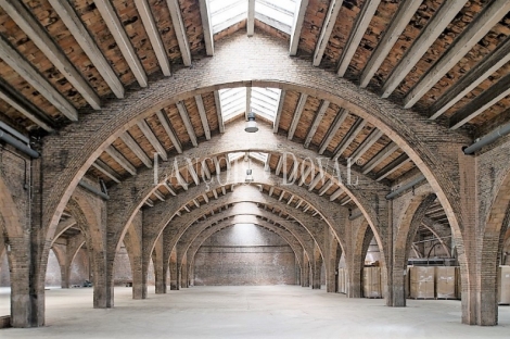 Cavas Rondel. Singular edificio en venta. Cervelló. Barcelona.