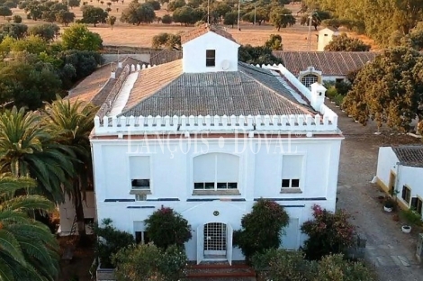 Cáceres. Venta hotel con encanto y restaurante eventos y celebraciones.