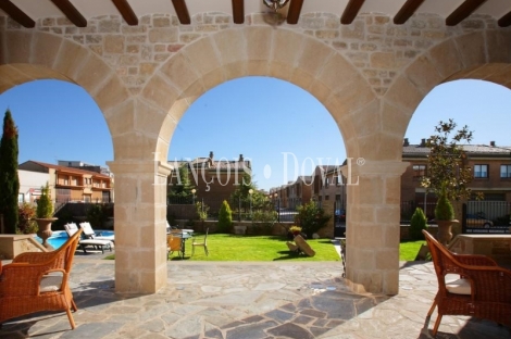 Olite. Venta hotel con encanto. Navarra propiedades emblemáticas y hoteles.