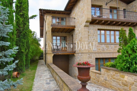 Olite. Venta hotel con encanto. Navarra propiedades emblemáticas y hoteles.