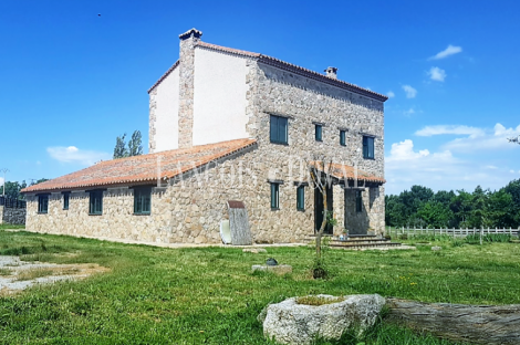 Sierra de Ávila. Casa rural en venta. San Esteban de Los Patos.