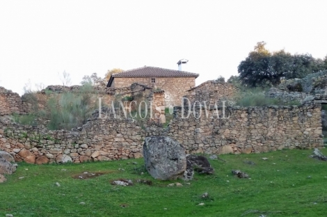 Cáceres. Dehesa en venta. Coto de caza mayor y menor. Comarca de La Jara.