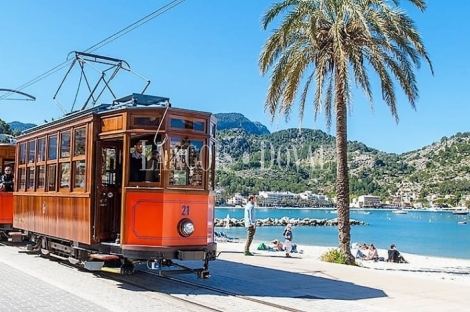 Sóller. Casa de pueblo en venta con vistas al puerto.