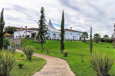 Jerez De Los Caballeros. Hacienda hotel en venta. Restaurante eventos.