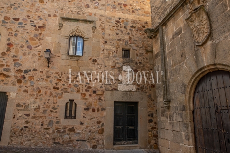 Cáceres. Casa señorial histórica en venta.