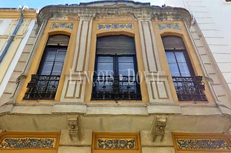 Cáceres. Edificio histórico en venta. Centro urbano. Ideal oficinas o vivienda.