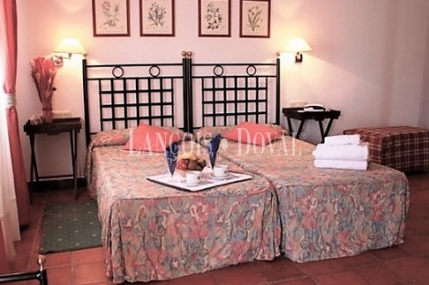 Sierra Norte de Sevilla. Hotel rural en venta. Constantina.