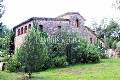 Maçanet de la Selva. Masía y finca en venta. Actualmente complejo rural.