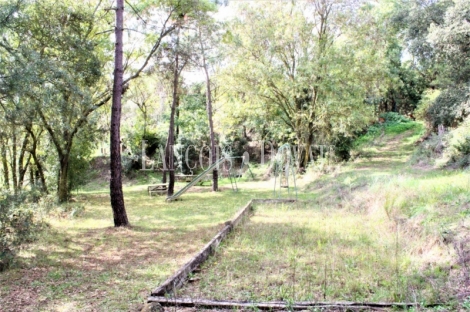 Maçanet de la Selva. Masía y finca en venta. Actualmente complejo rural.