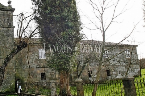 Lugo. Propiedades singulares y casas rústicas.