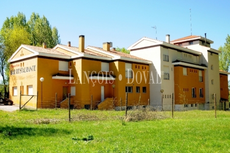 Cuenca. Hotel restaurante en venta. Lago privado con reservado pesca.