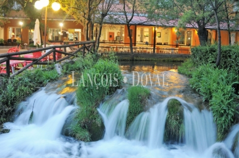 Cuenca. Hotel restaurante en venta. Lago privado con reservado pesca.