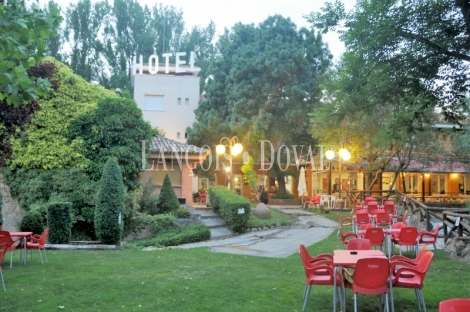 Cuenca. Hotel restaurante en venta. Lago privado con reservado pesca.