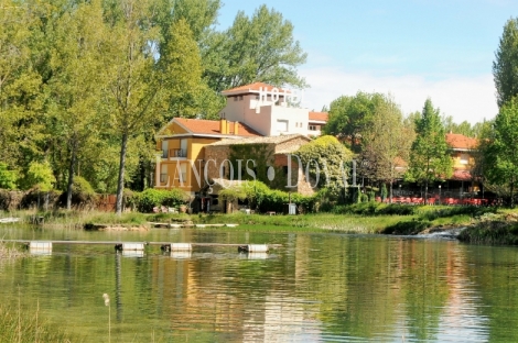 Cuenca. Hotel restaurante en venta. Lago privado con reservado pesca.