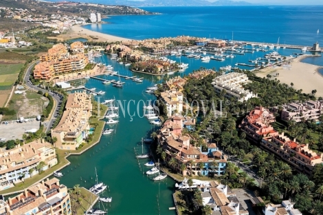 Sotogrande. Piso exclusivo en venta con vistas a La Marina.