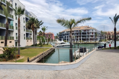 Sotogrande. Piso exclusivo en venta con vistas a La Marina.