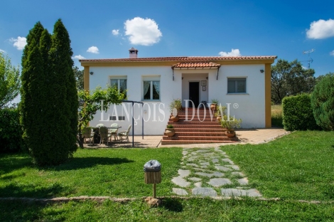 Cáceres. Venta finca ganadera, agroturismo y coto de caza.