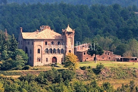 Oportunidad de adquirir el Castillo de Rocabruna en Santa Maria d´ Oló. Barcelona