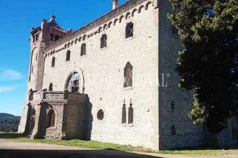 Oportunidad de adquirir el Castillo de Rocabruna en Santa Maria d´ Oló. Barcelona