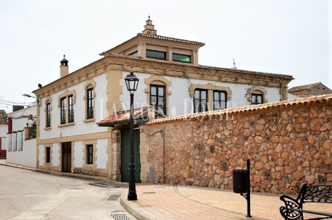 Cuenca. Hotel rural y restaurante en venta. Pantano de Alarcón.