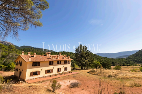 Jaén. Cortijo, coto de caza y finca forestal en venta. Sierra de Segura