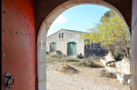 Vilanova i la Geltrú. Finca con masía y ermita en venta ideal hotel y eventos