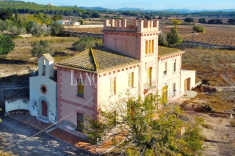 Vilanova i la Geltrú. Finca con masía y ermita en venta ideal hotel y eventos