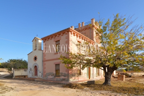 Vilanova i la Geltrú. Finca con masía y ermita en venta ideal hotel y eventos